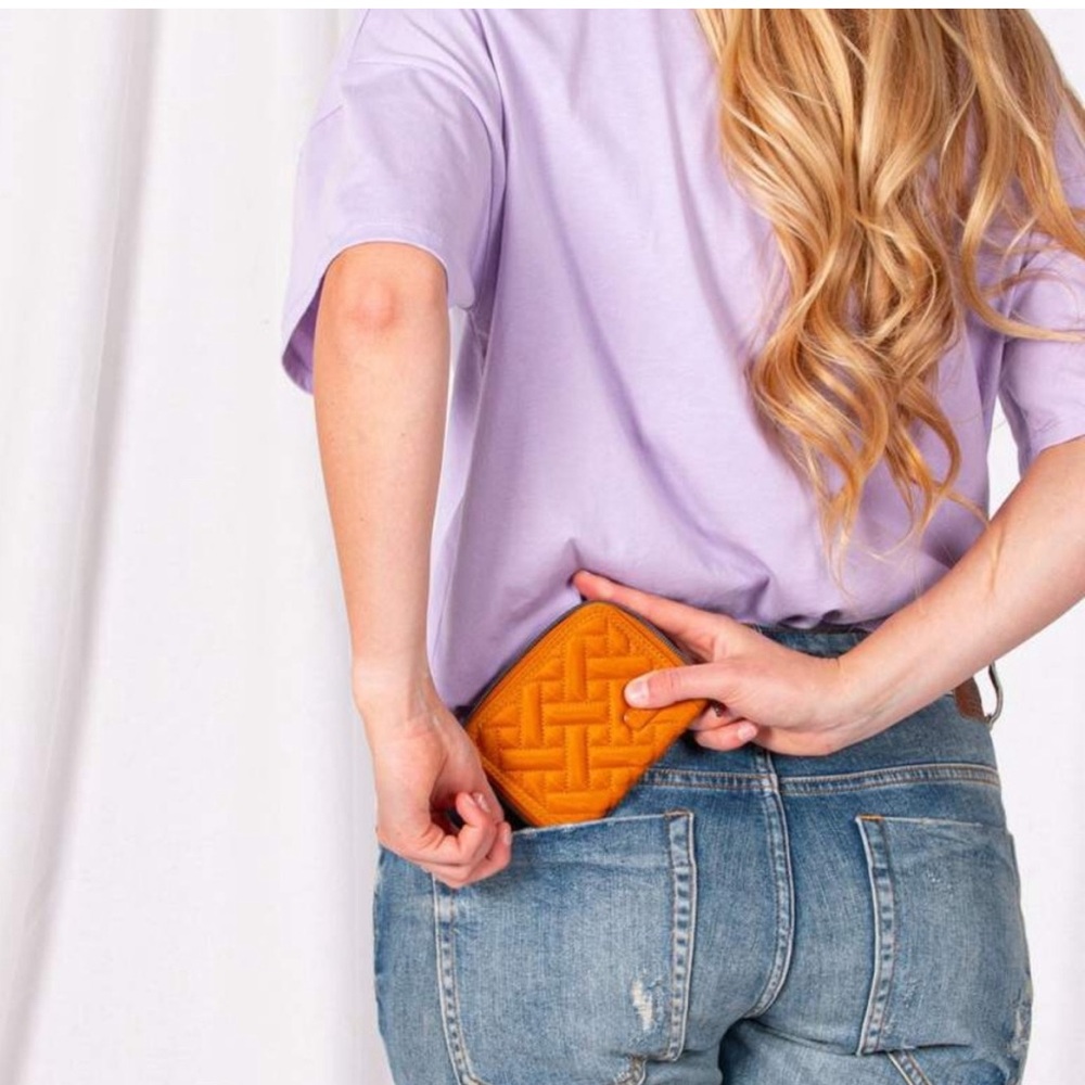 Lug wallet
